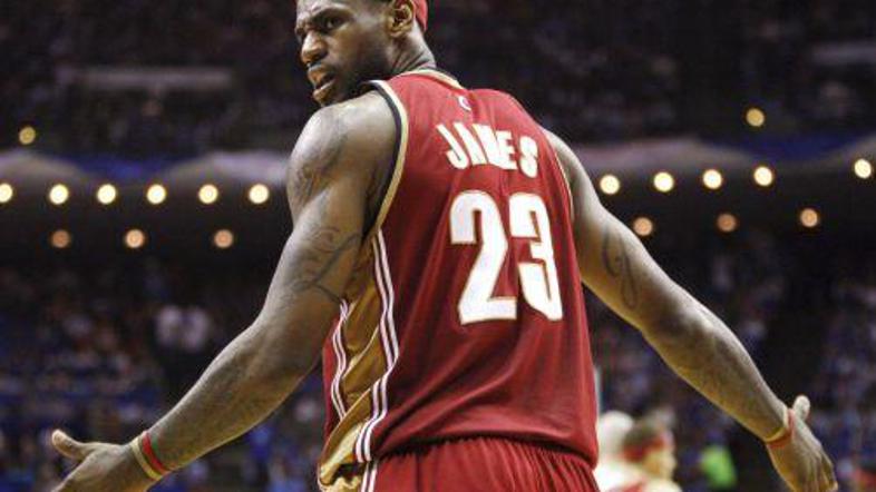 LeBronov trojni dvojček ni zadostoval za zmago Clevelanda proti Torontu. © Reute