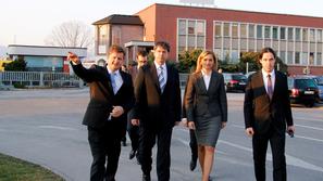 Ministrici Katarini Kresal je Izidor Krivec, direktor Celjskih mesnin (skrajno l