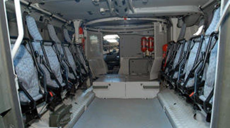 Nabava tujega osemkolesnega oklepnika za potrebe slovenske vojske buri duhove že