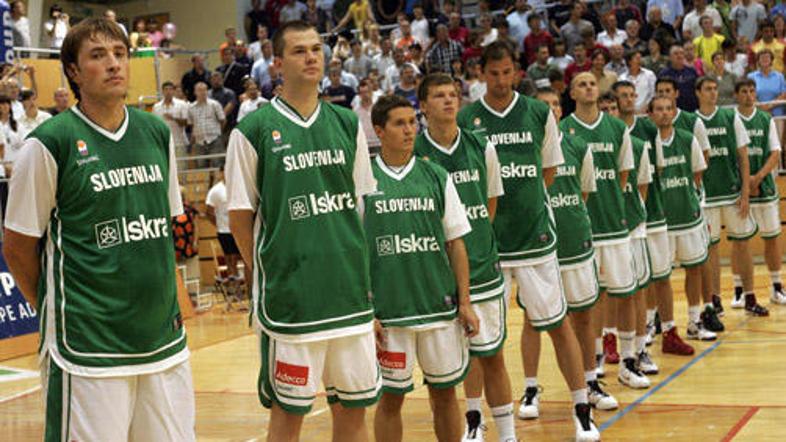 Slovenija kljub makedonskim grožnjam ni delala panike v zaključku tekme.