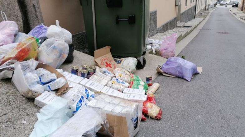 Zavrženi paketi Rdečega križa