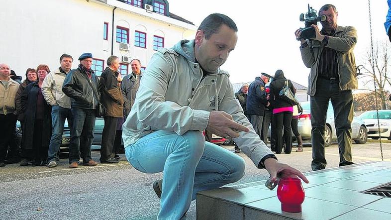 Policijski sindikat je ta teden že organiziral prižiganje sveč v slovo PU Sloven