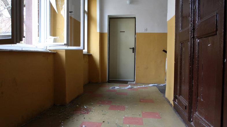 Iz stanovanja je storilec po umoru odnesel žrtvine osebne predmete, ki so jih po