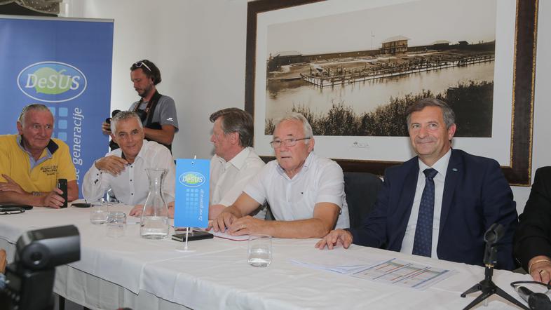 Karl Erjavec na Svetu stranke DeSUS