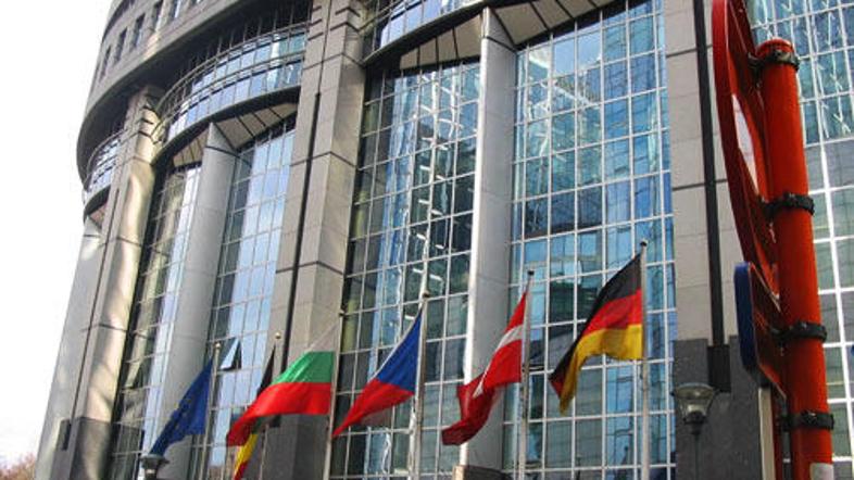 Institucije EU iščejo 44 prevajalcev in 98 tolmačev v slovenščino ter še štiri j