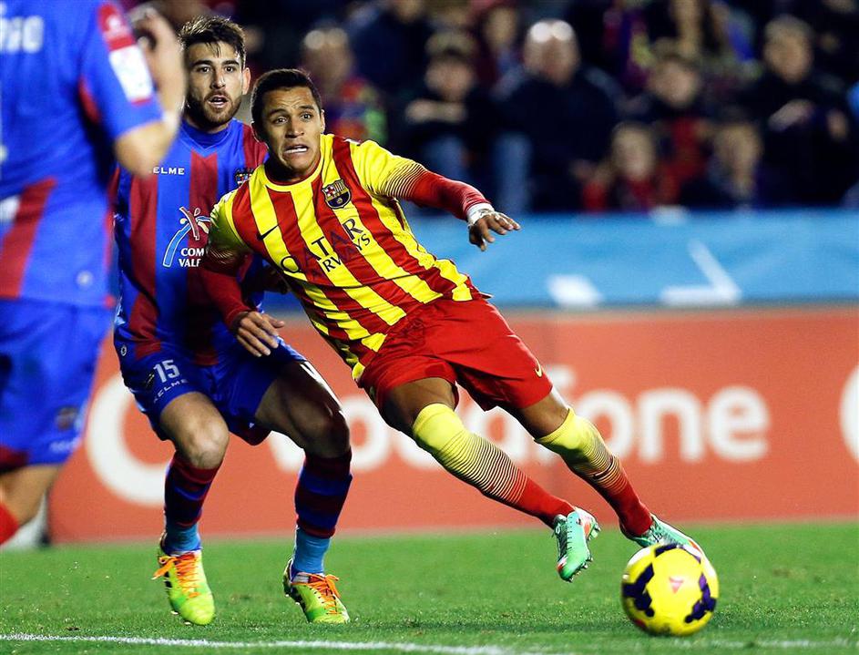 Alexis Sanchez Karampelas Levante Barcelona Liga BBVA Španija prvenstvo