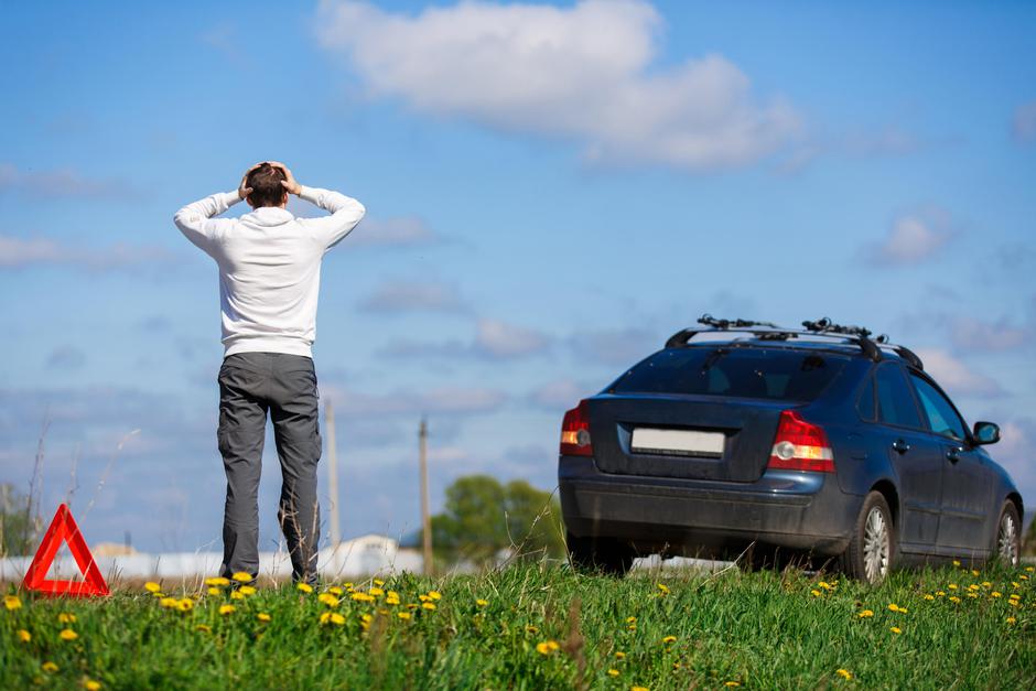 avto cesta rdeči trikotnik okvara | Avtor: Profimedia