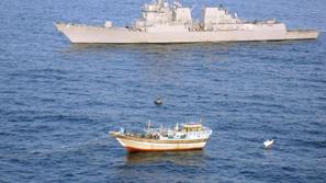 Američani reševali Irance, ki so jih ogrožali pirati v Arabskem morju.