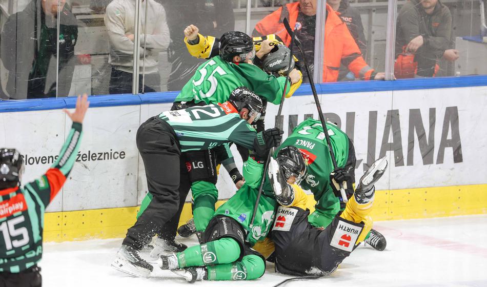 Na koncu zmanjkalo prostora na kazenski klopi