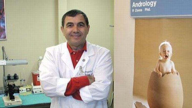 Panayiotis Zavos je leta 2003 uspešno kloniral prvi človeški zarodek.