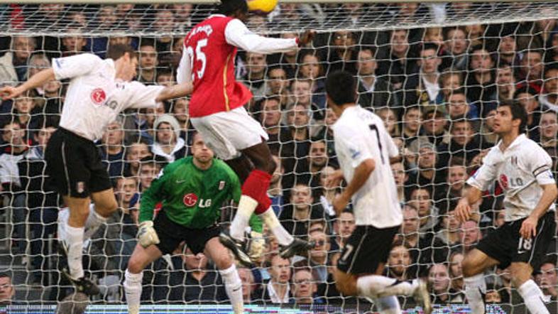 Emmanuel Adebayor bo gole še naprej zabijal v dresu Arsenala.