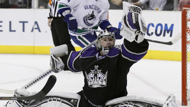 Jonathan Quick je posrkbel za nekaj spektakularnih obramb, toda poraza svoje eki