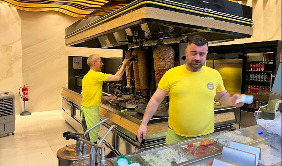 Prodajalci bureka med najbolj doslednimi pri uporabi slovenščine