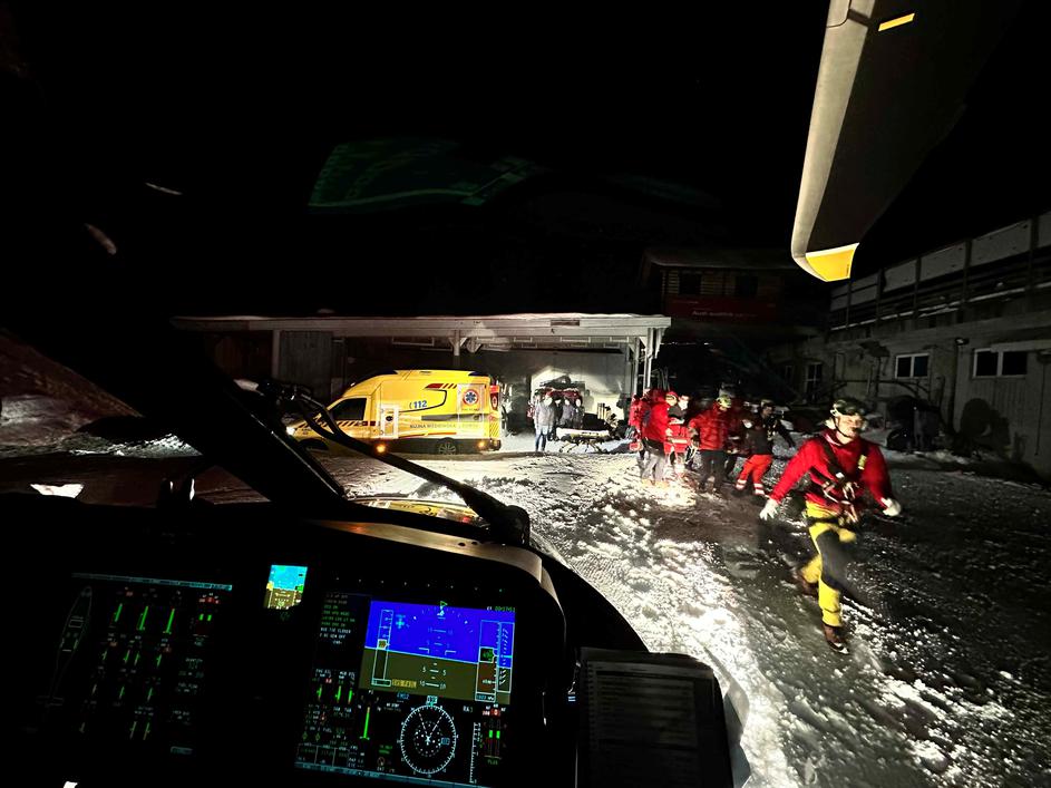 Policijski helikopter, nočni let