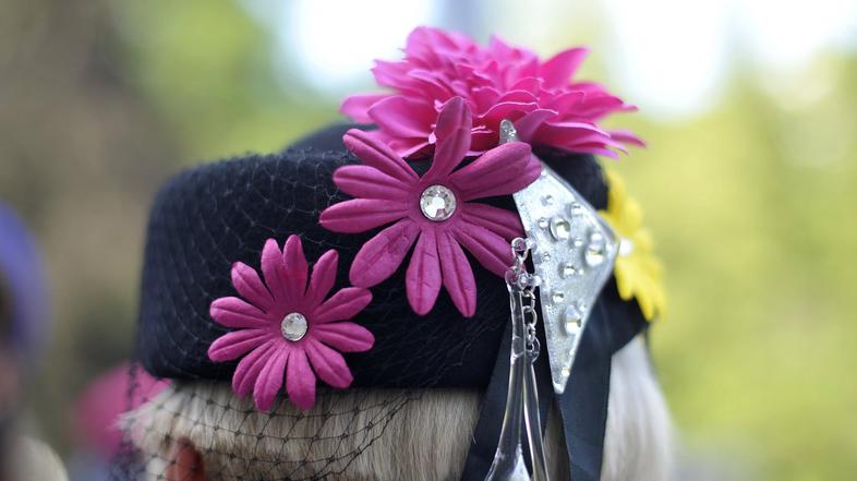 Lady piknik pod klobuki