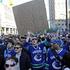 Navijači Vancouver Canucks so se po porazu znesli nad avtomobili v središču mest