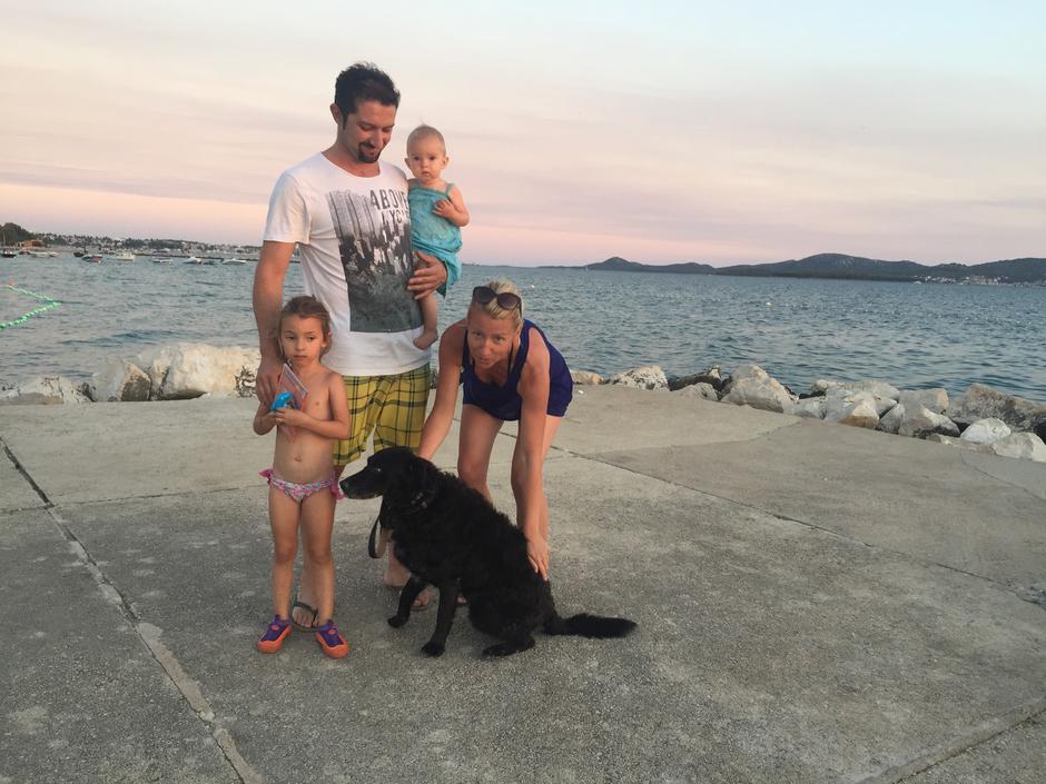 Urša, Kam z mulcem | Avtor: Andreja Cilenšek