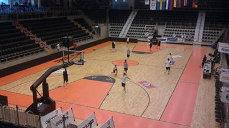 Članice so začele s porazom. (Foto: KZS)