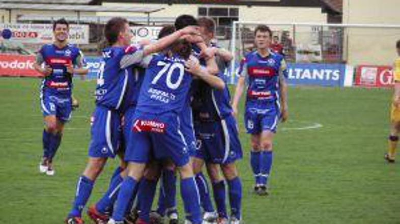 Nogometaši Drave so vknjižili že sedmo zaporedno zmago, medtem ko sta pred nogom