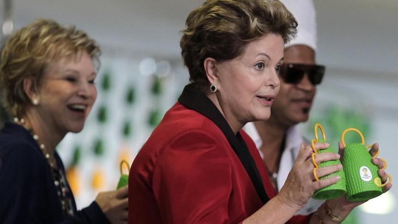 Dilma Rousseff brazilija caxirola sp 2014