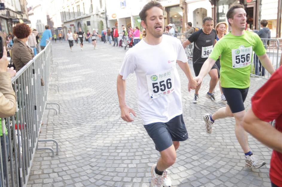 Če želite visokoresolucijsko fotografijo, nam pošljite elektronsko sporočilo na 