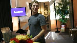 Zaupanje v Zuckerbergovo omrežje izginja. Kritike, da izrablja zaupanje ljudi, s