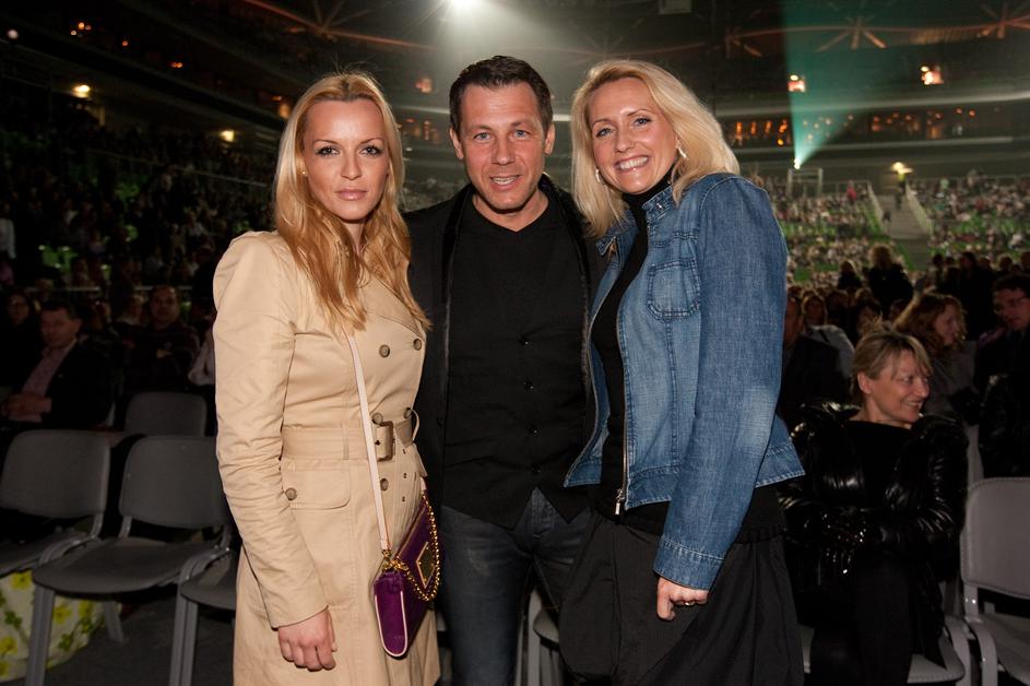 Pika Božič, pevka, Marko Vozelj, pevec in soproga Tina