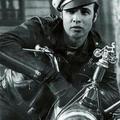 Marlon Brando je v filmu Divjak (The wild one) lomil srca številnih oboževalk mo