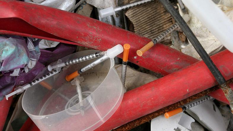 Dom Koper, upravljalec blokov na krožni cesti, pravi, da glede garaže ne lastnik