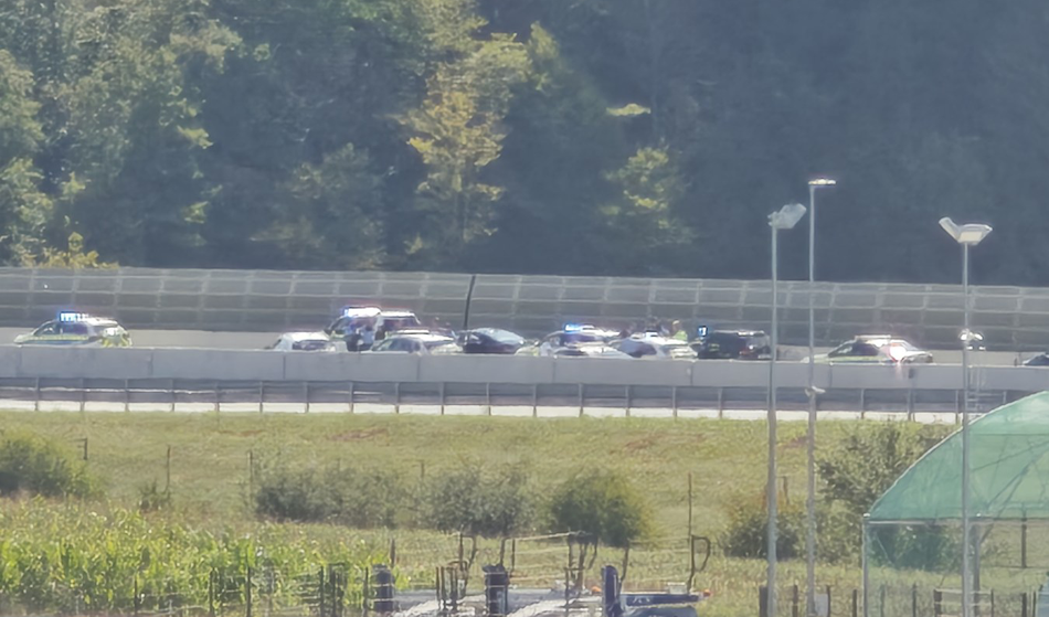 Na dolenjski avtocesti popolna zapora, v teku policijska intervencija