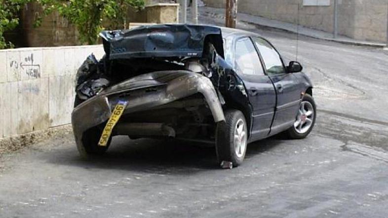 Parkiranje vsem pač ne gre od rok. A zato se ni treba znesti nad avtomobilom.