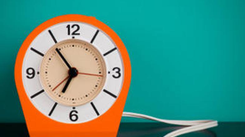 Čeprav so majhne, tudi električne ure na spadajo v spalnico.