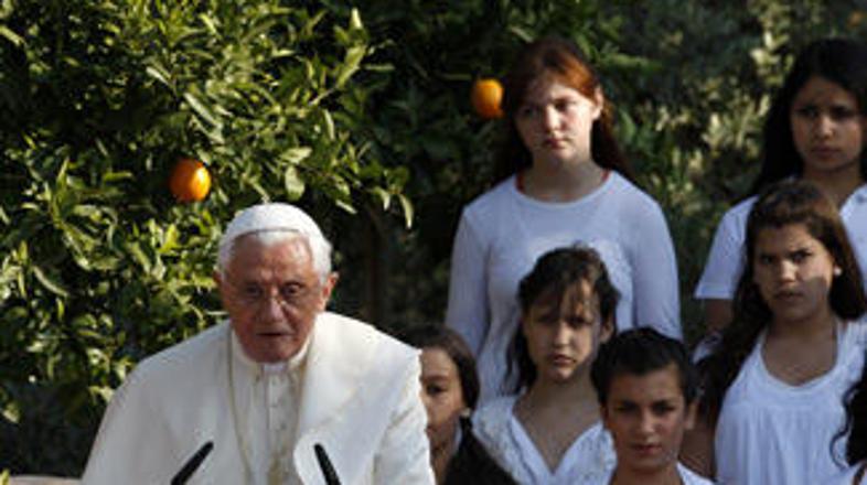 "Katoliška cerkev čuti globoko sočutje z žrtvami, ki se jih tu spominjamo," je d