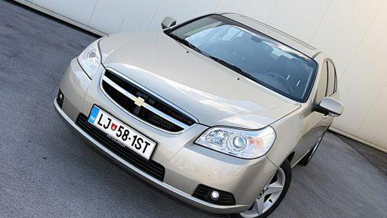 Zadnja klop je deljiva (60/40), kar prtljažni prostor s prostornino 480 litrov š