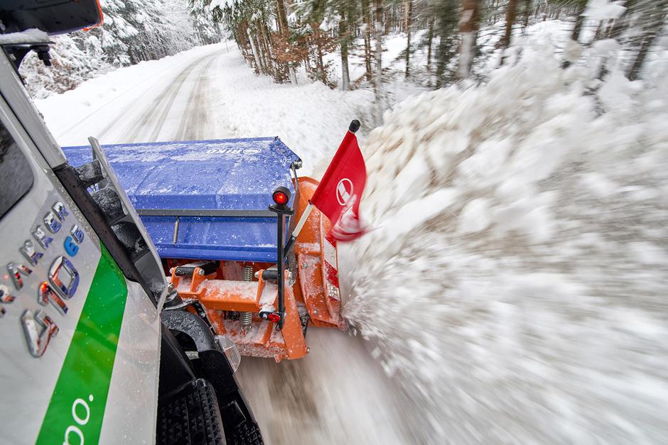 Plug, sneg, pluženje, cesta, zima, zimska služba | Avtor: Komunala Kranj