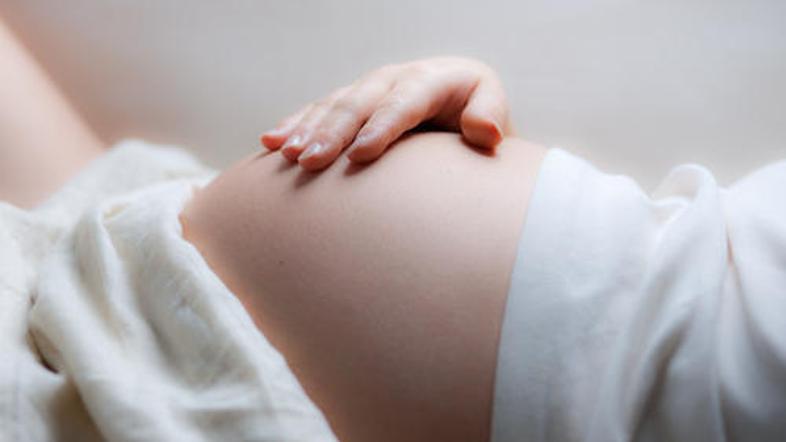 Zunanji obrat v Sloveniji izvajajo praviloma po 37. tednu nosečnosti. (Foto: Shu