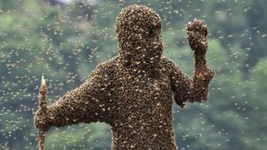 Tekmovanje v nošenju čebel