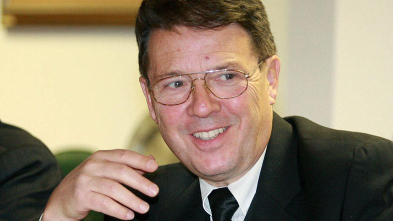 Viljem Pšeničny je generalni sekretar pri OZS. Njegova mesečna plača zadnjih ose