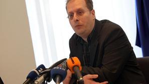 Po Makarovičevih besedah je vse več tistih, ki ne vedo, za koga bi volili ali ne