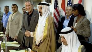 Bush je po srečanju z iraškimi voditelji napovedal možnost umika določenega štev