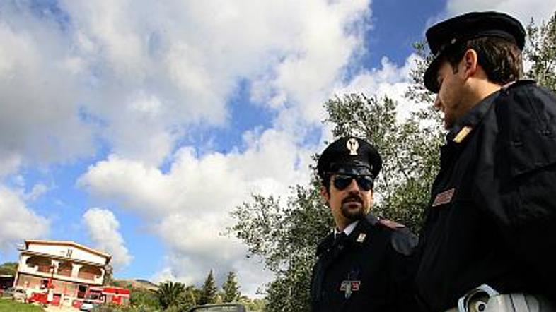 Policija je enega mafijca ujela živega, drugi je svoje skrivnosti odnesel v grob