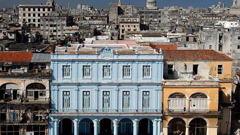 V Havani obnavljajo le ulice in trge, po katerih romajo tuji turisti, velik del 