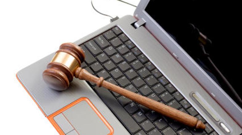 Elektronska pošta bo zmanjšala čakalne vrste na sodiščih.