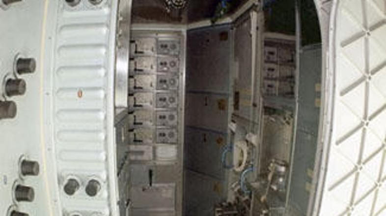 Arhivska slika sistema za shranjevanje človeških odplak iz leta 1972, ko se začn