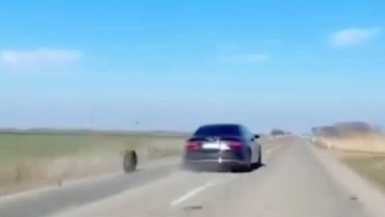 Odpadla pnevmatika na avtu predsednika Vučića