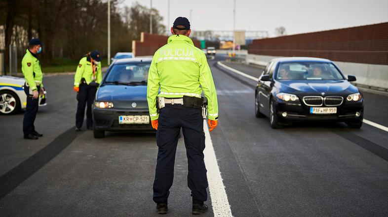policija Slovenija zaščitne maske