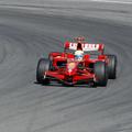 Ferrari je na testiranjih v Barceloni razkril nov nos dirkalnika.