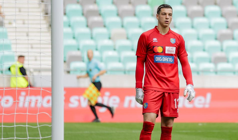 Maribor dobil derbi in skočil na drugo mesto