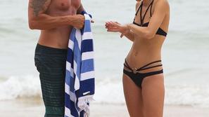 Annalynne McCord in Dominic Purcell