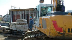 Petrol naj bi bencinski servis, če bo vreme naklonjeno, odprl pred koncem leta. 